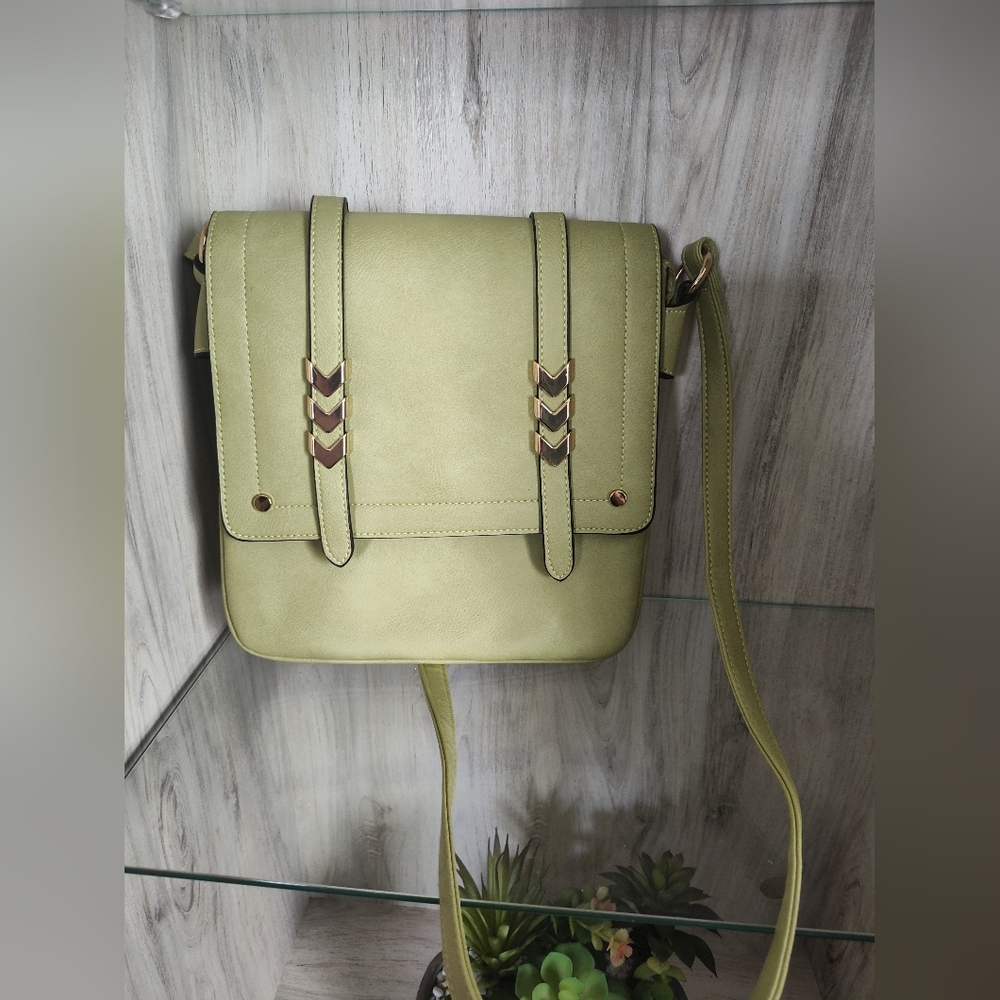 Alyssa Vegan and lead safe cross bony bag. Like New